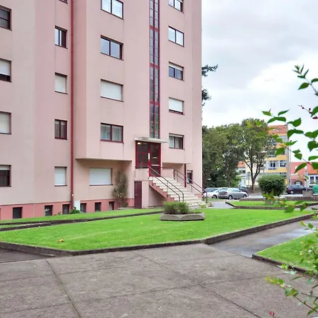 Lips Friendship Shelter ポルト