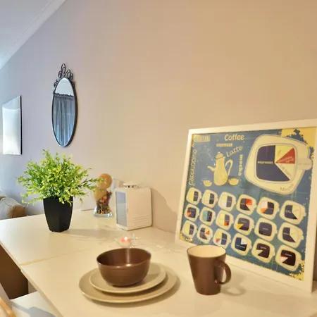 Lips Friendship Shelter * ポルト