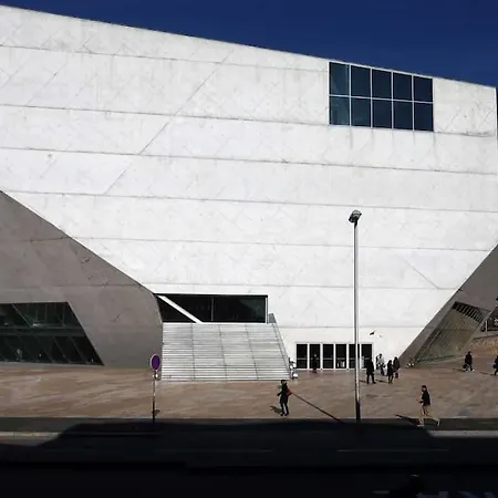 Lips Friendship Shelter * Oporto