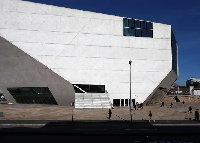 Lips Friendship Shelter * Porto