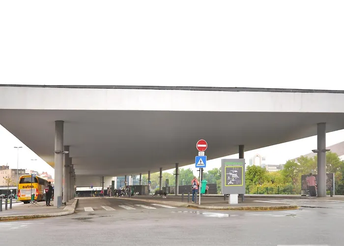 Lips Friendship Shelter Oporto