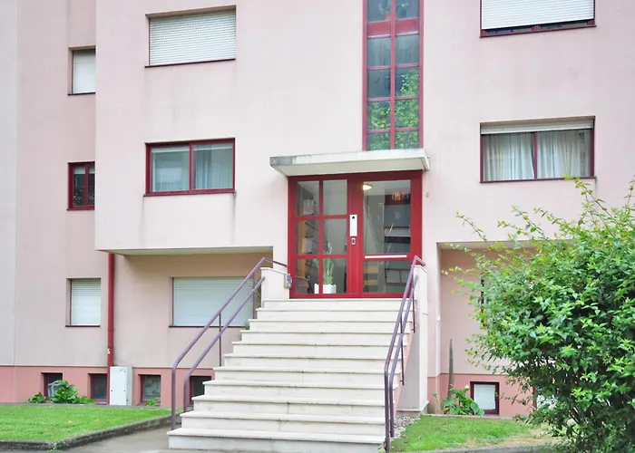 Lips Friendship Shelter Porto