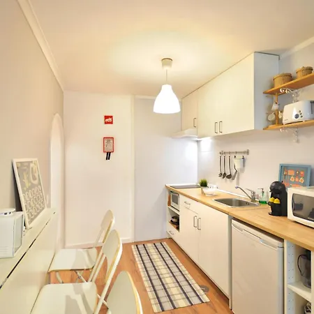 Lips Friendship Shelter Daire *