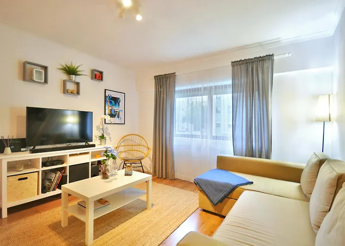 Lips Friendship Shelter بورتو